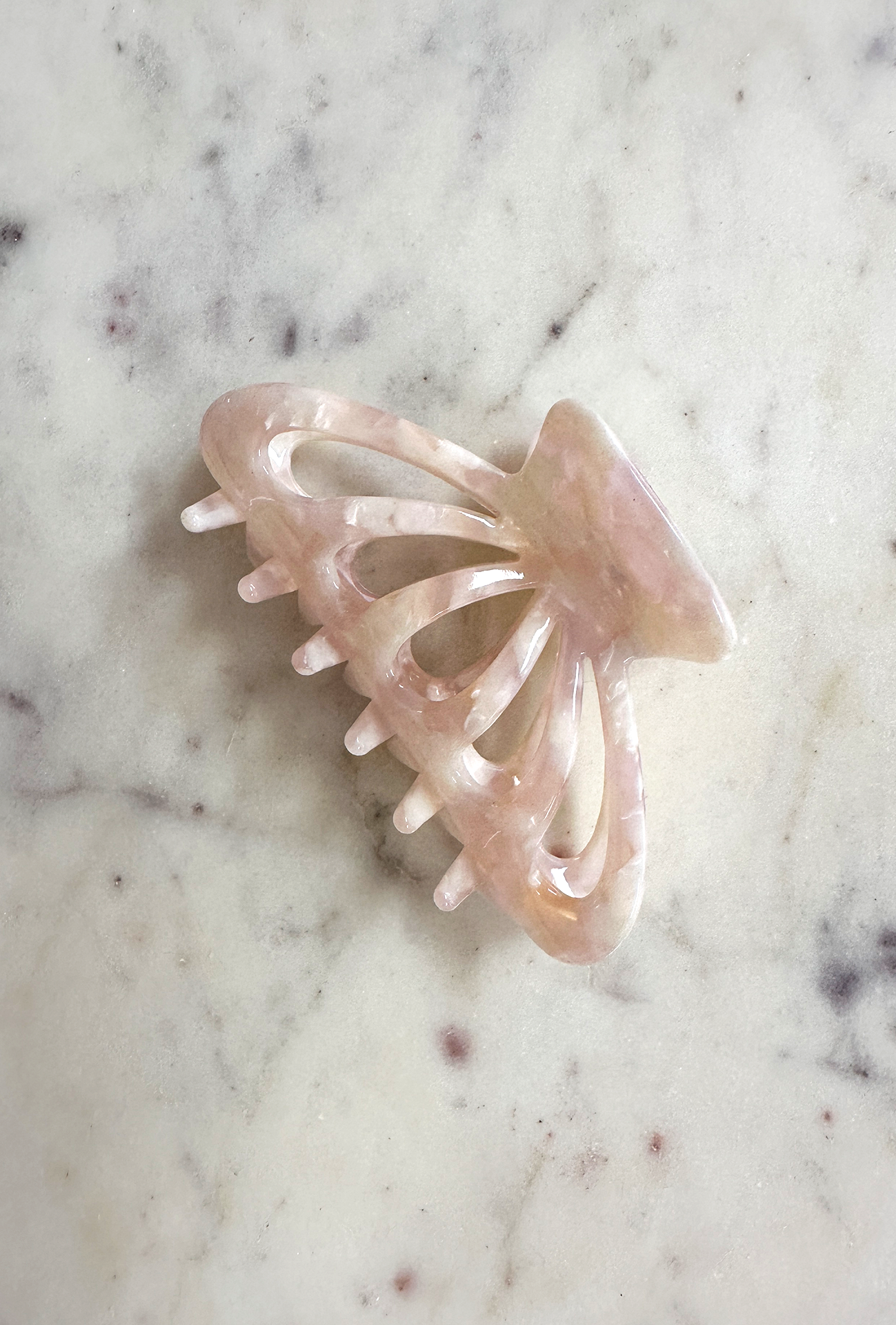 CASSIE CLAW CLIP - PINK PEARL