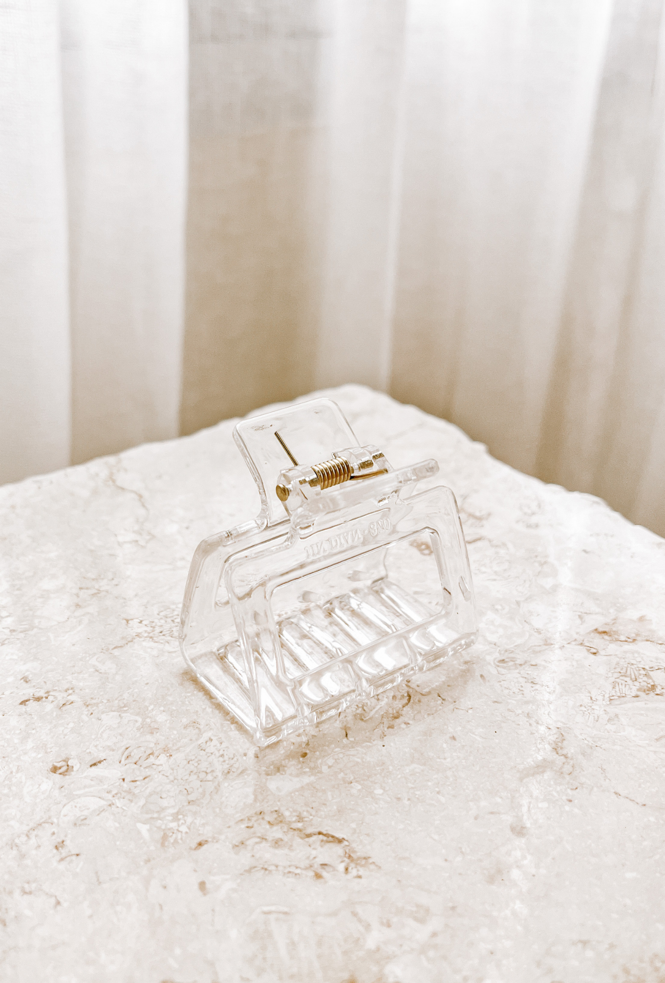 SMALL CLAW HAIR CLIPS // CLEAR
